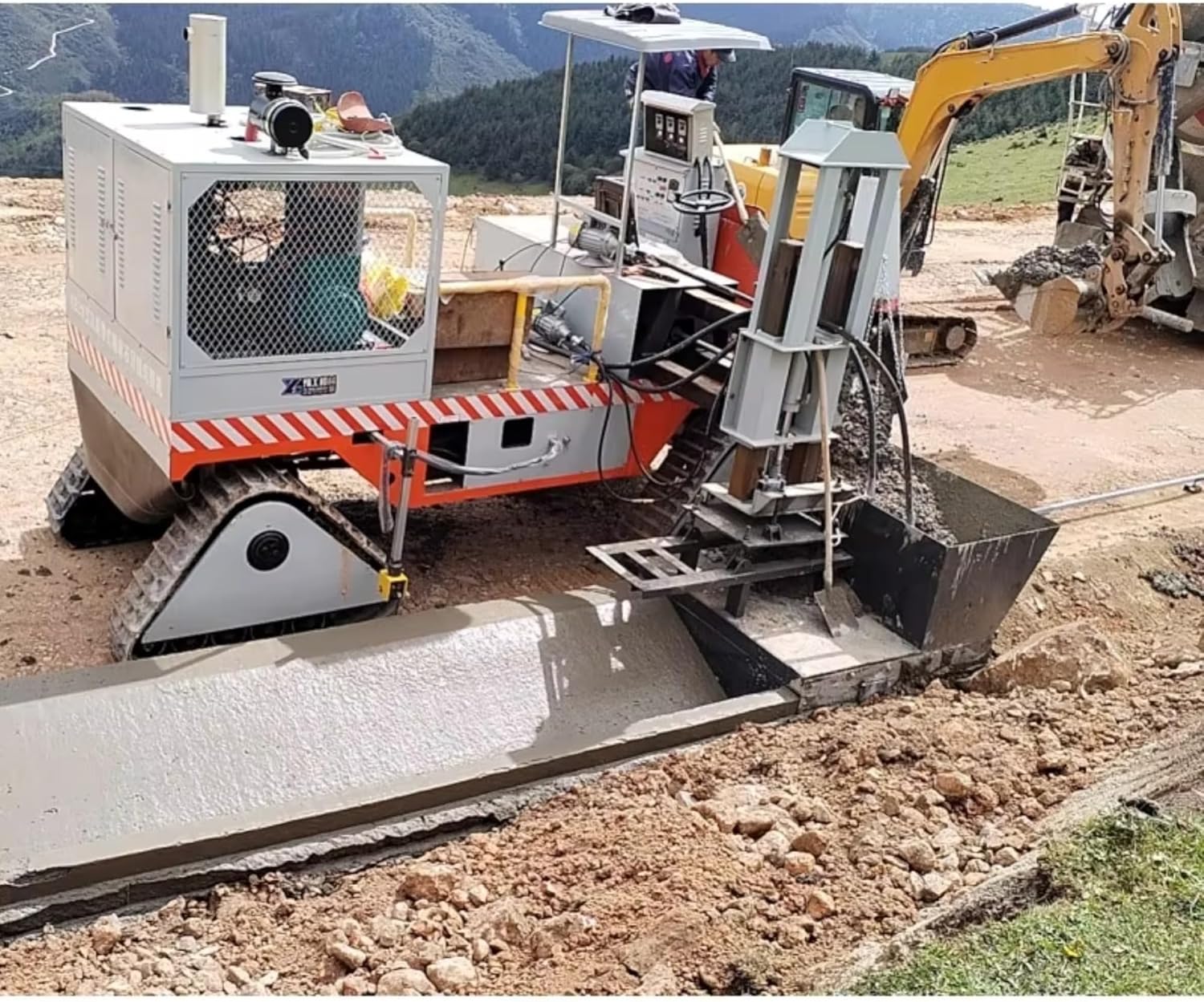 concrete curb slipform machine,best curb and gutter paver,slipform paving equipment pros cons,hydraulic tracked curb machine worth buying,all terrain curb paver vs alternatives,heavy duty tracked curb machine review performance testing and real-world results